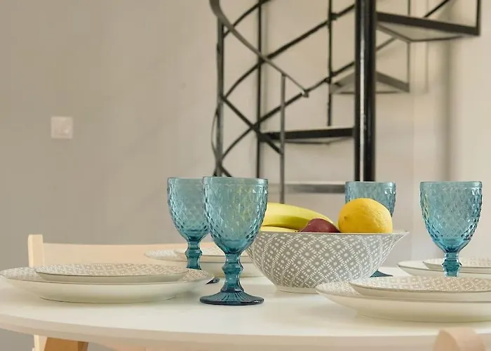 Beachside Apartment-pool-parking *